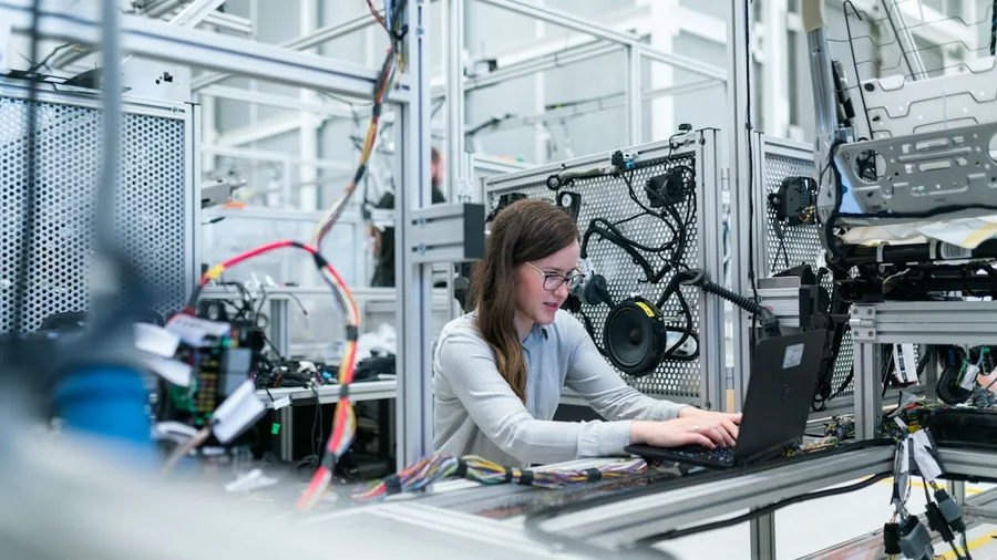B2B Buyer's Checklist: 7 Critical Quality Verifications Before Importing CNC Machines from China